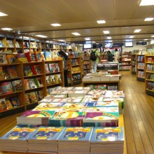 Bookstore a bordo da Logos Hope