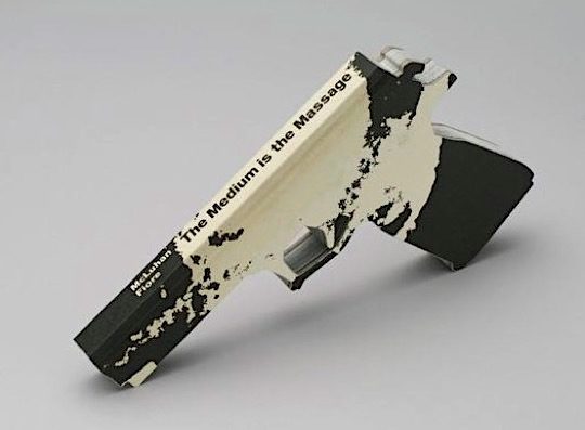 Book Guns by Robert The - picture 2