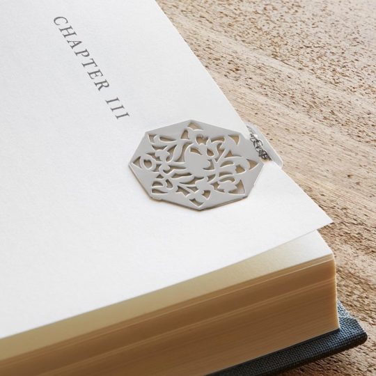 2-in-1 necklace and bookmark - clever gifts to gift in 2020